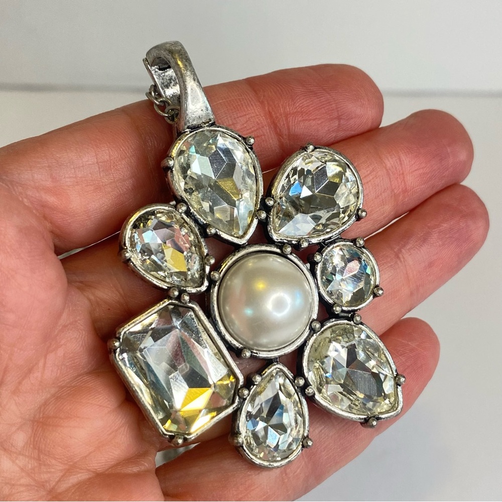 Premier Designs Silver Tone Crystal Flower‎ Pendant Necklace
